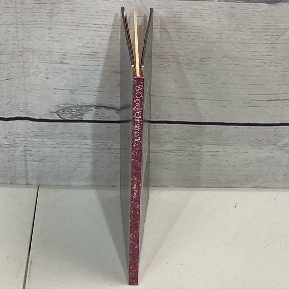 A Cup of Christmas Tea Tom Hegg Hardcover Autographed Copy 1982 - Picture 8 of 9